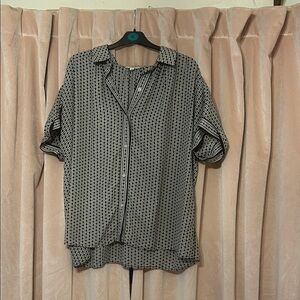 Max Studio Black and White Geo-Print Short Sleeve Button-Up Shirt